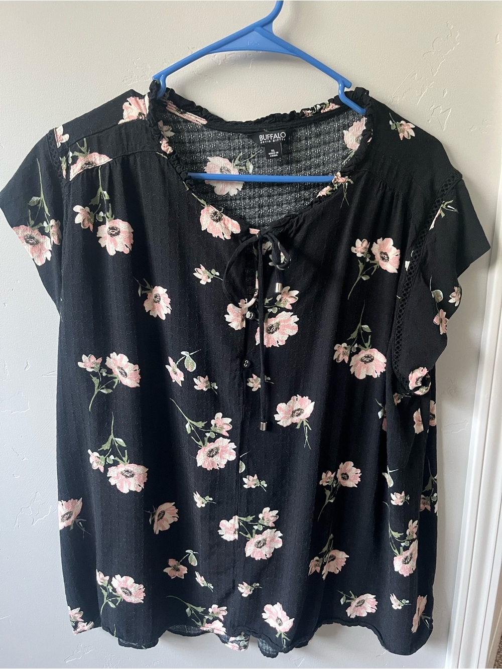 Buffalo Black Floral Tie-Neck Women's Top XL